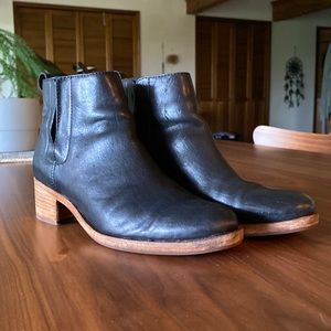 Kork-Ease Mindo black leather bootie